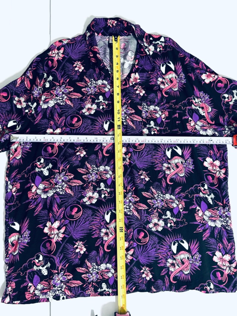 Marvel Venom Hawaiian Camp Shirt Rayon Graphic Aloha Button Up Black Purple - Picture 9 of 9
